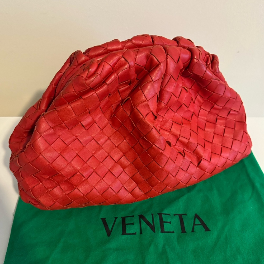 “SOLD” Bottega Veneta
The Pouch Clutch Intrecciato Leather Red
